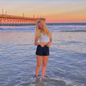 Meet your Posher, Julia